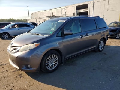 5TDYK3DC4FS****** 2015 Toyota Sienna