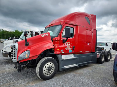 1FUJGLDR4JL****** 2018 Freightliner Cascadia