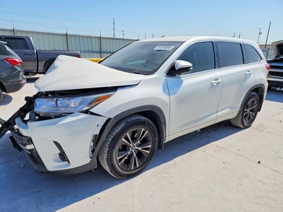 5TDZZRFH1JS****** 2018 Toyota Highlander
