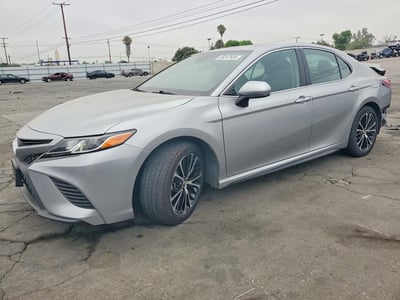 4T1B11HK0KU****** Salvamento y Destrozados 2019 Toyota Camry en San Bernardino