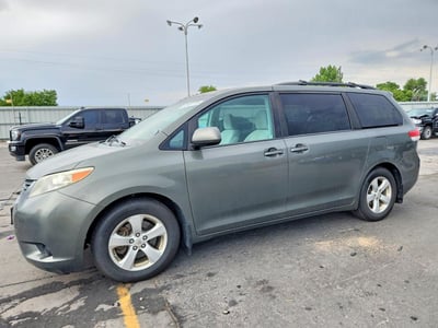 5TDKK3DC8CS****** 2012 Toyota Sienna