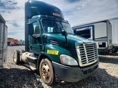 3AKBGADV7JS****** 2018 Freightliner Cascadia 113