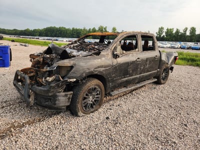 1N6AA1E54JN****** 2018 Nissan Titan