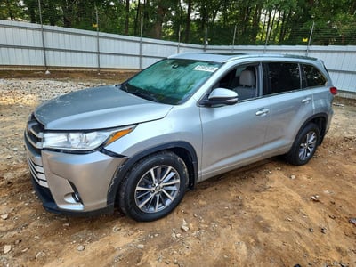 5TDJZRFH1JS****** 2018 Toyota Highlander