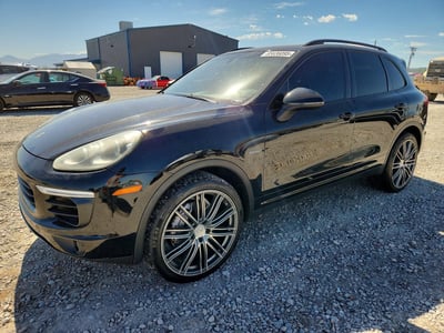 WP1AF2A25GK****** 2016 Porsche Cayenne