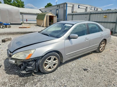 1HGCM56816A****** 2006 Honda Accord