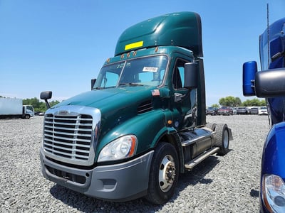 3AKBGADV6JS****** 2018 Freightliner Cascadia 113