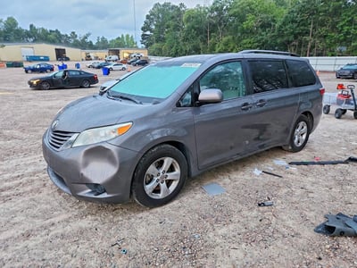 5TDKK3DCXGS****** 2016 Toyota Sienna