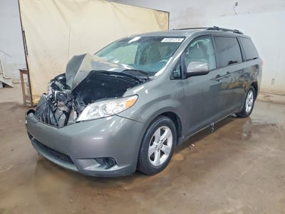 5TDKK3DC8BS****** 2011 Toyota Sienna