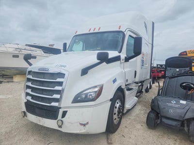 3AKJHHDR6KS****** 2019 Freightliner Cascadia