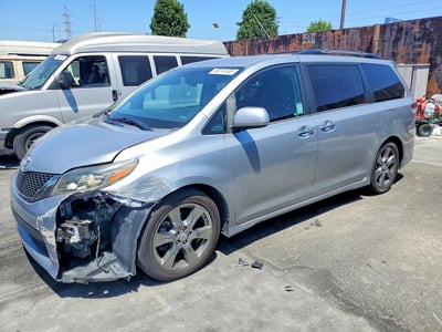 5TDXZ3DC9HS****** 2017 Toyota Sienna
