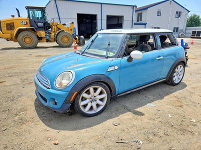 WMWMF3C51AT****** 2010 MINI Cooper