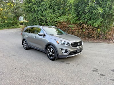 5XYPHDA53GG****** Salvage and Wrecked 2016 Kia Sorento in North Boston