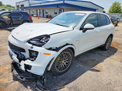 WP1AE2A2XHL****** 2017 Porsche Cayenne