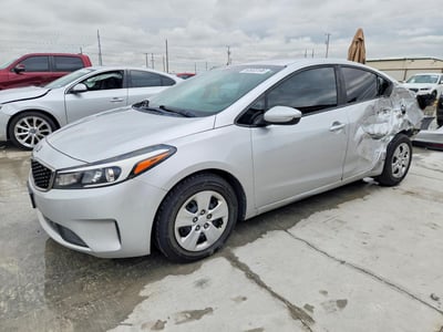 3KPFK4A77HE****** 2017 Kia Forte