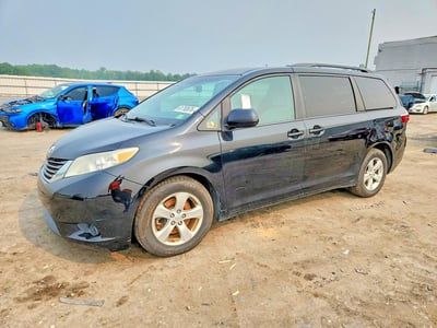 5TDKZ3DC3HS****** 2017 Toyota Sienna