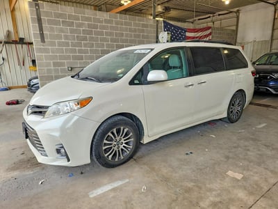 5TDYZ3DC6JS****** 2018 Toyota Sienna