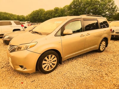 5TDDZ3DCXHS****** 2017 Toyota Sienna