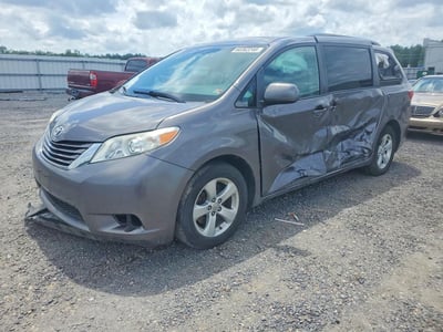 5TDKZ3DC1HS****** 2017 Toyota Sienna