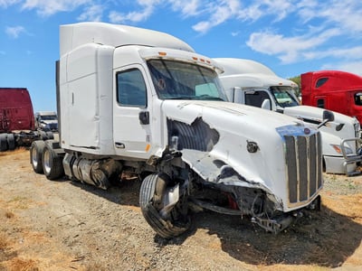 1XPBD49X9JD****** 2018 Peterbilt 579