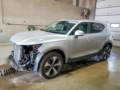 2025 Volvo XC40