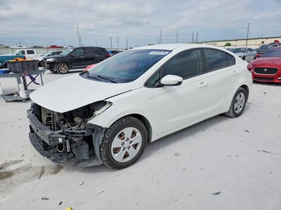3KPFK4A73JE****** 2018 Kia Forte