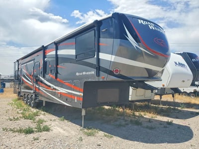 5SFCG4431JE****** 2018 Heartland RV Cyclone,Gravity, Fuel, Road Warrior & Torque