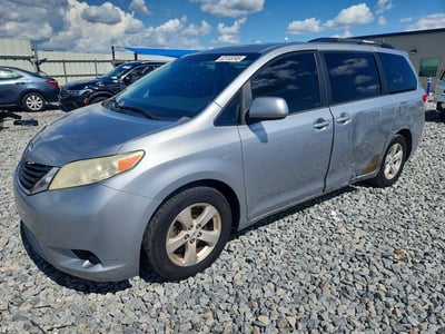 5TDKK3DCXDS****** 2013 Toyota Sienna