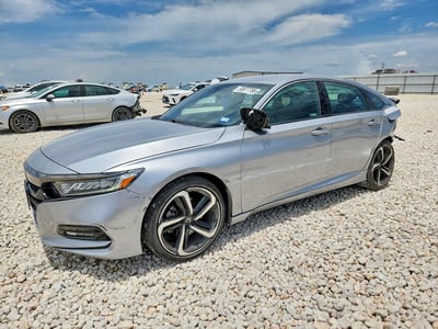 1HGCV1F31JA****** 2018 Honda Accord