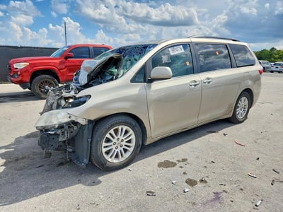 5TDYK3DC9FS****** 2015 Toyota Sienna