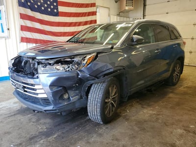 5TDJZRFH4HS****** 2017 Toyota Highlander