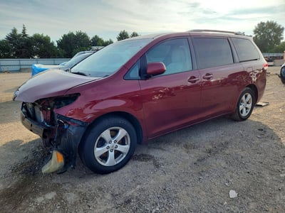 5TDKK3DC9BS****** 2011 Toyota Sienna