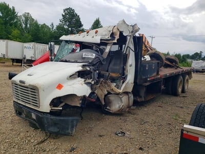 1FVHCYDC75H****** 2002 Freightliner M2