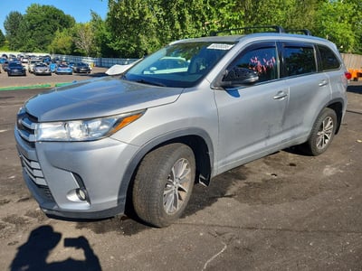 5TDJZRFH1HS****** 2017 Toyota Highlander