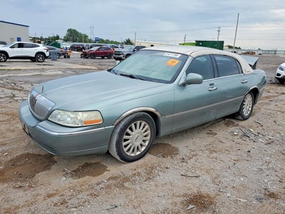 1LNHM81W24Y****** 2004 Lincoln Town Car