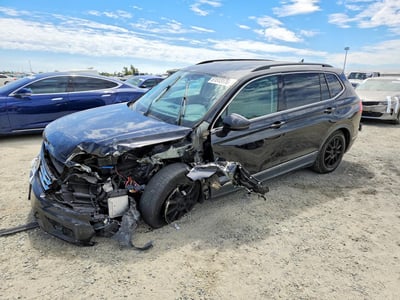 3VV3B7AX1JM****** 2018 Volkswagen Tiguan