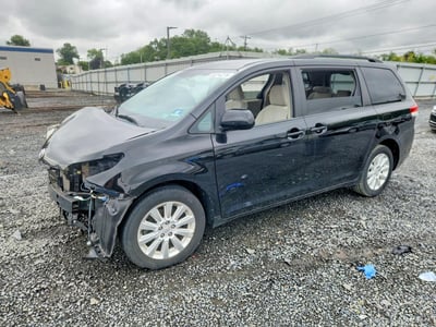 5TDJK3DC4CS****** 2012 Toyota Sienna