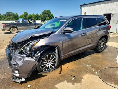5TDKZRFH4JS****** 2018 Toyota Highlander