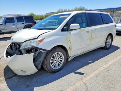 5TDYZ3DC9HS****** 2017 Toyota Sienna