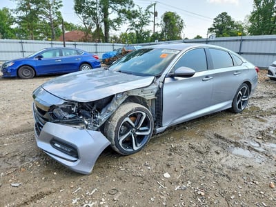 1HGCV1F30JA****** 2018 Honda Accord