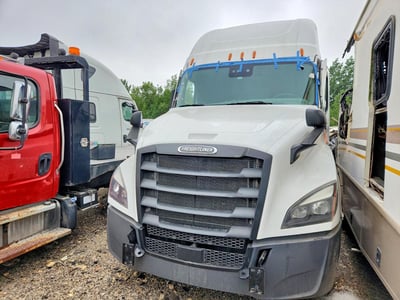 3AKJHHDR2RS****** 2024 Freightliner Cascadia 126