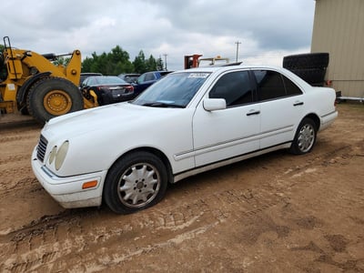 WDBJF65H3XA****** 1999 Mercedes-Benz E-Class