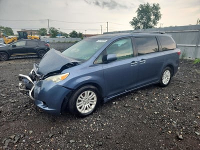 5TDYK3DC0FS****** 2015 Toyota Sienna