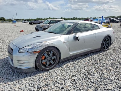 JN1AR5EF8GM****** 2016 Nissan GT-R