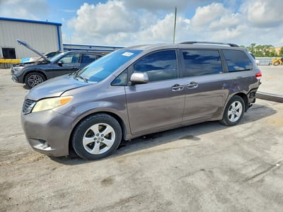 5TDKK3DC2BS****** 2011 Toyota Sienna