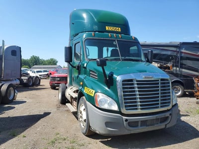 3AKBGADV2JS****** 2018 Freightliner Cascadia 113