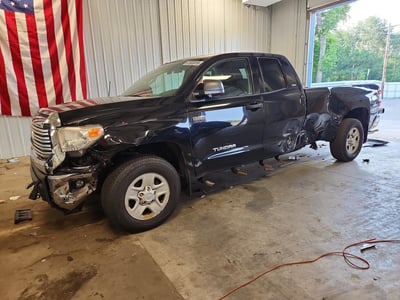 5TFCW5F1XHX****** 2017 Toyota Tundra