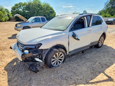 3VV3B7AX8JM****** 2018 Volkswagen Tiguan