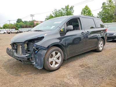 5TDKK3DC4CS****** 2012 Toyota Sienna