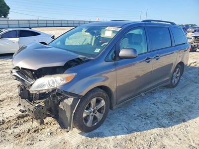 5TDKZ3DCXJS****** 2018 Toyota Sienna
